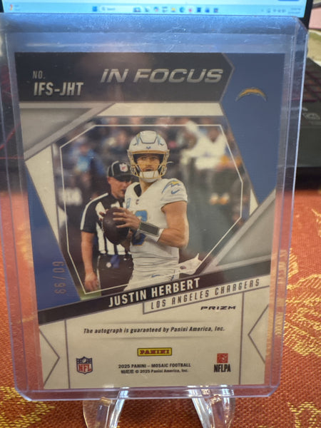 2025 Panini Mosaic #2 #IFS-JHT Justin Herbert In Focus Signatures Blue #60/99